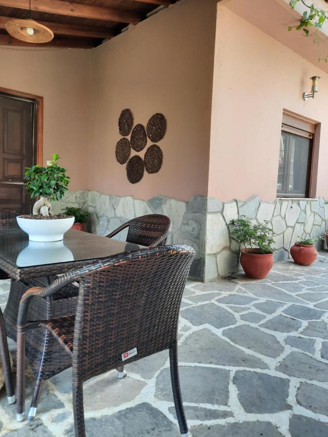 Gasthaus Theodoras House Nea Iraklitsa Exterior foto